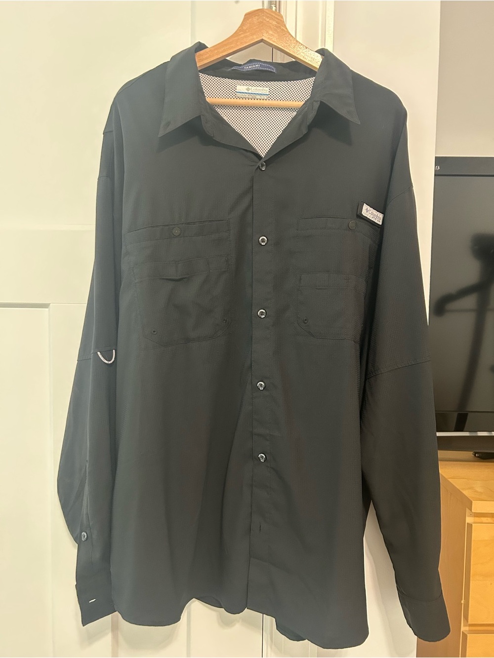 Columbia Men's Black Long-Sleeve Casual Button-Down Shirt